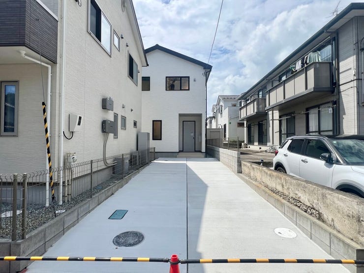 ゆとりのある駐車スペース。車の出し入れもしやすい設計です♪