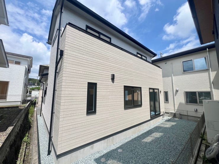 シンプルで飽きのこないデザインの外観です♪