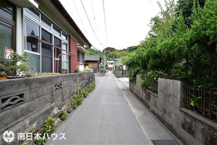 【前面道路】西向きの前面道路です!交通量の少ない静かな住環境です♪