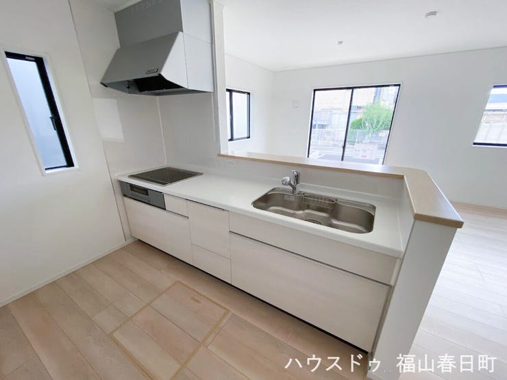 ■料理が楽しくなるキッチン■対面式カウンターで家族との会話を楽しみながら調理できる、機能性と開放感を兼ね備えた空間です。