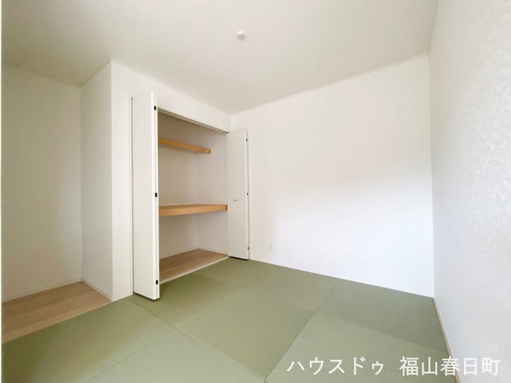 ■5帖和室■ゲストをもてなし、昼寝や家事にも使える、畳のぬくもりが心地よい多目的万能スペース。