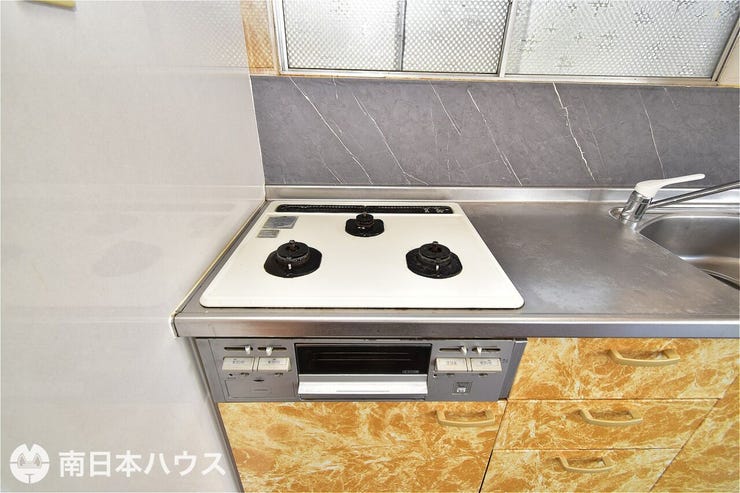 【コンロ】3口のコンロにグリル付き!プロパンガス仕様です!