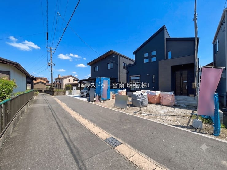 【交通量が少なく、静かで安心な住環境】
車の通り抜けがほとんどないため、騒音が少なく、小さなお子様がいるご家族も静かに安心して暮らせます。