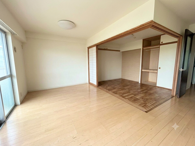 AI加工で家具を撤去してます。