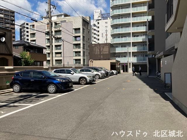 屋根付きの駐輪場で、大切な自転車も雨や日差しからしっかりガード♪毎日の通勤・通学も安心です!