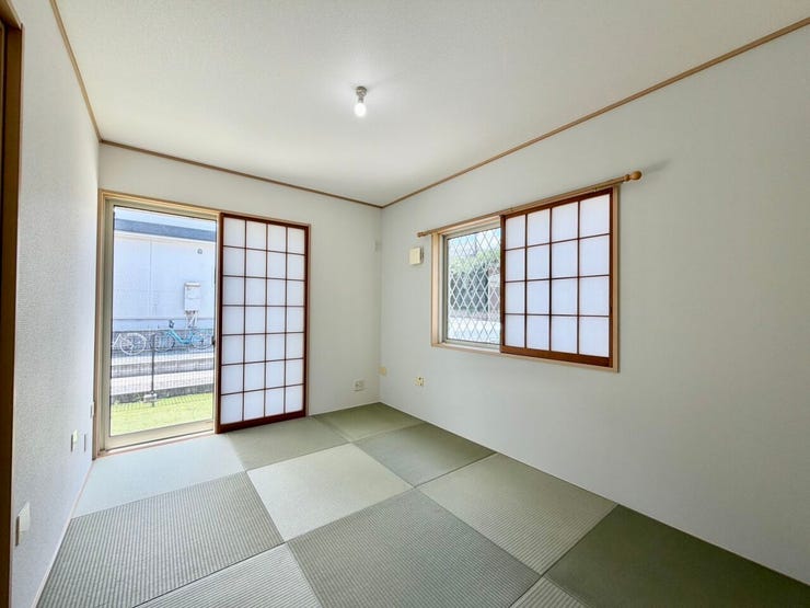 〈6.5帖〉
琉球風畳でオシャレな空間をかもし出す和室です♪
