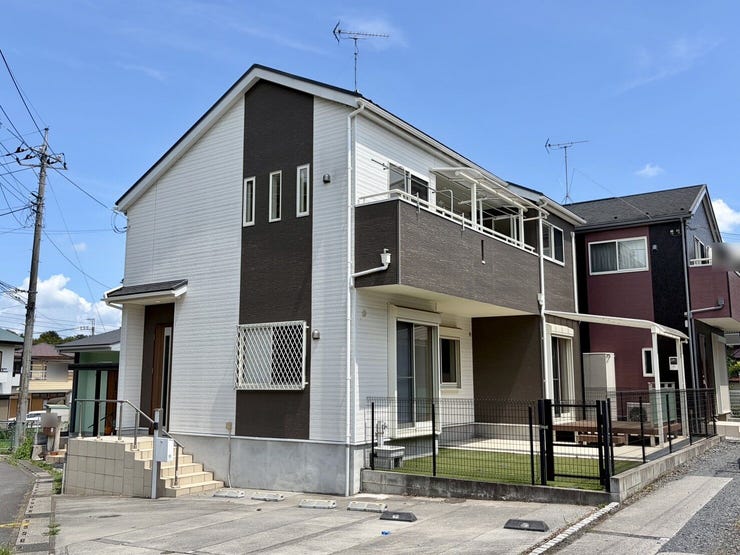 【外観】
現在空室につき随時ご案内可能!室内は一部リフォーム済!
そのままの入居はもちろん、ご要望があればリフォームも弊社で施工を承ります!
住まい探しからリフォーム相談まで、ワンストップでお任せください!