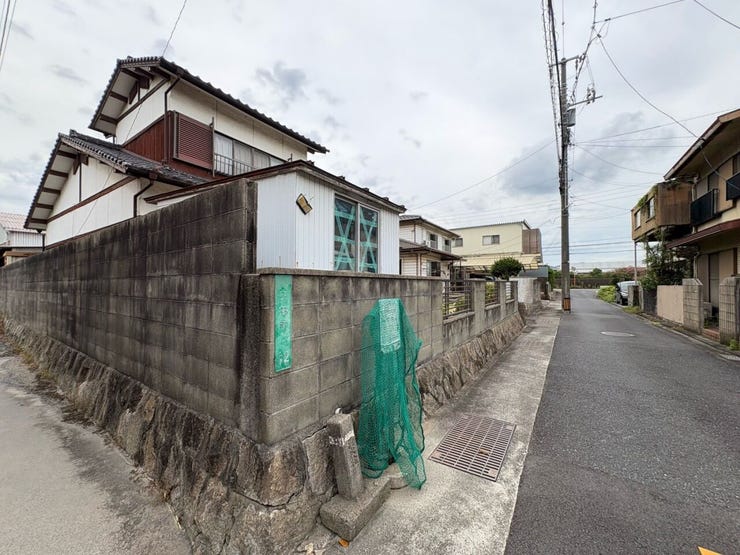 しっかりとしたブロック塀に囲まれた安心感のある敷地です!