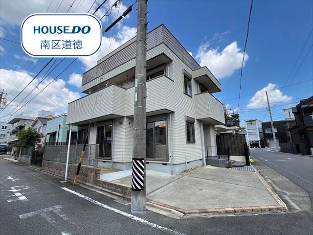 【外観】
軽量鉄骨3階建て。ホームエレベーター付き!将来も安心して暮らせる住まい♪
名鉄常滑線/道徳駅 徒歩約6分とアクセス良好◎