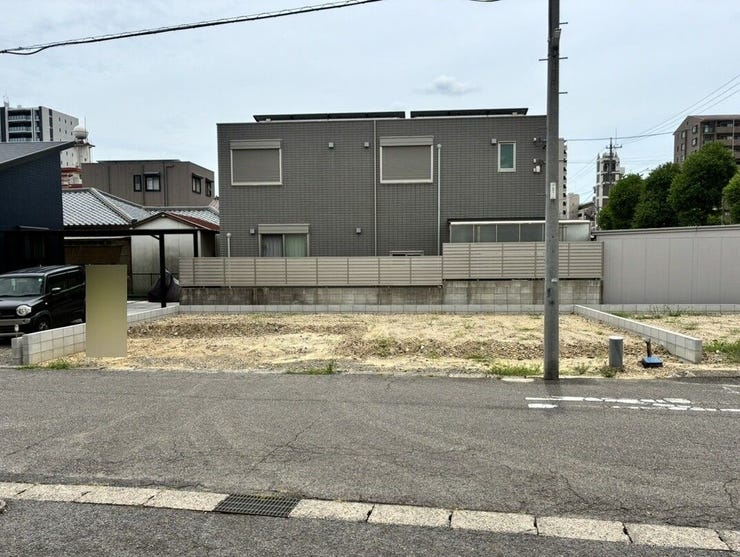 ◇外観写真◇
出来上がるお家は、17帖のLDKとなっています。家族が集まって食事をしたり、くつろいだりするのに十分な広さです。対面式キッチンで調理中でもご家族での会話が弾みますね♪