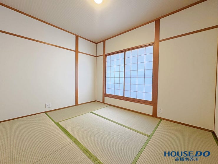 障子からやわらかな光が差し込む和の情緒あふれる空間です。客間としてはもちろん、お子様のお昼寝スペースや家事スペースとしても多目的にご活用いただけます。