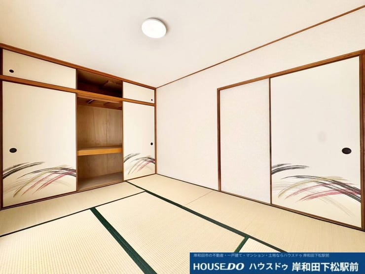 畳の香りが心地よい、落ち着きのある和室です。客間としてはもちろん、小さなお子様のお昼寝やゆったりとくつろぐリラックススペースとしても大変おすすめな空間です!