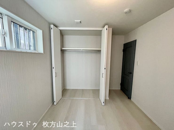 奥行きのあるクローゼット付き。収納力がうれしい洋室です。