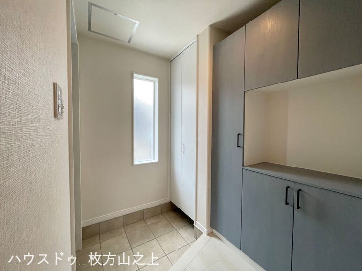 収納力のあるシューズボックス付き。玄関まわりをすっきり保てます。