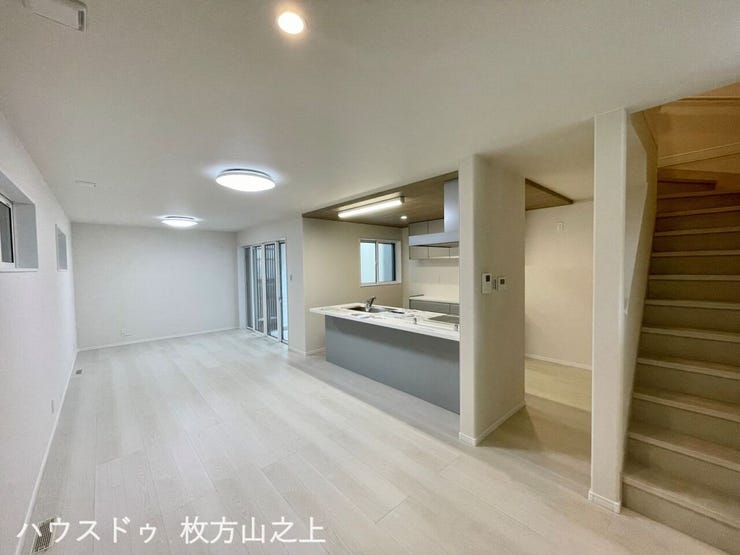 キッチンからリビングを見渡せる、家族との会話が弾むLDKです。