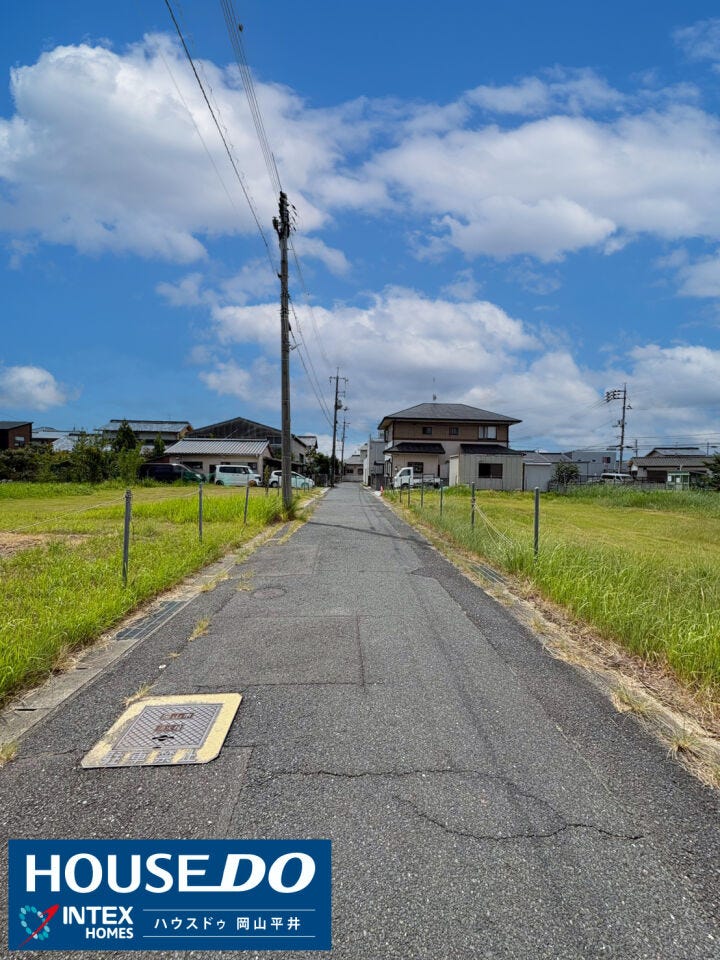 視界を遮るものがなく見通しの良い前面道路!見通しが良いのでお子様の登下校や毎日の車出しも安心・安全♪青空と自然を感じながら心地よく暮らせる住環境です!