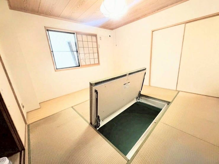 こちらにも床下収納があります。