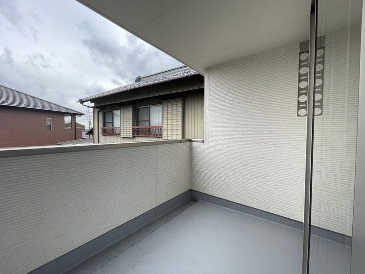 ◇バルコニー◇ 同仕様
陽当たりが良く洗濯物が良く乾きそうです♪
便利な洗濯金物が付いています。