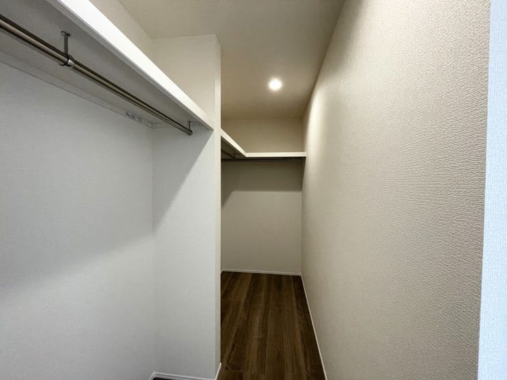 ◇ウォークインクローゼット◇ 同仕様
季節物のお洋服などしっかり収納できます♪旅行鞄などかさばる収納もすっきり片付きますね♪
