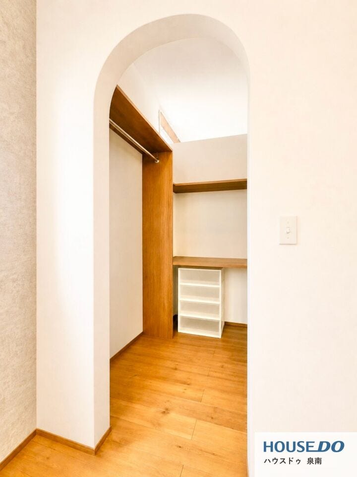 たっぷり収納できるウォークインクローゼット♪衣類はもちろん、季節物や大きな荷物もまとめて整理でき、お部屋をすっきり保てます!
