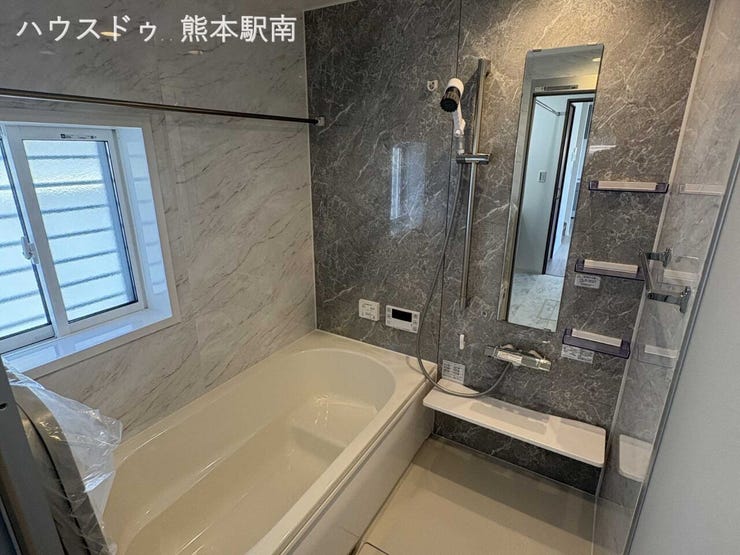 ■浴室■
一日の疲れをゆったり癒せる落ち着いた雰囲気の浴室です
快適なバスタイムを楽しめる心安らぐ空間となっています