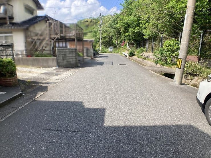 東側前面道路(別角度より)