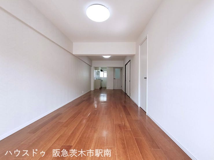 【リビング】
LDKは約16帖です。