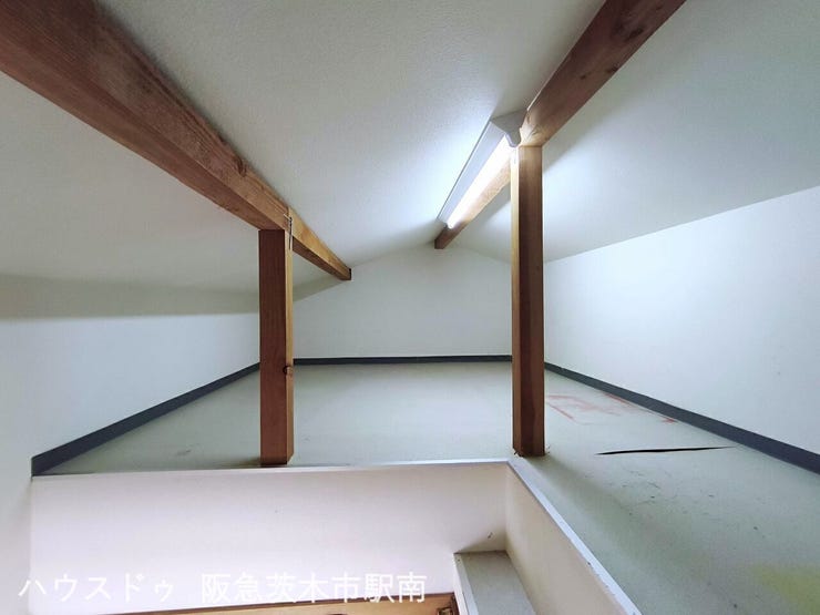 屋根裏収納