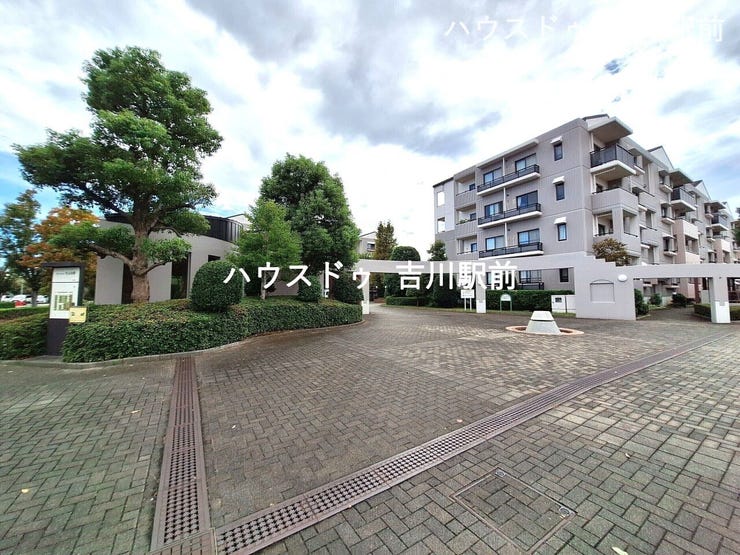 マンションメインエントランス