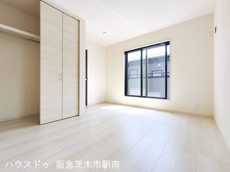 2階 洋室7.0帖 バルコニー付き