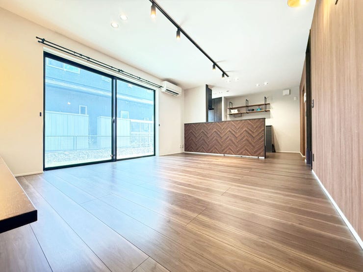 【門司区吉志新町 中古戸建】太陽光発電システム♪オール電化♪庭付♪浴室乾燥機♪トイレ2ヶ所♪