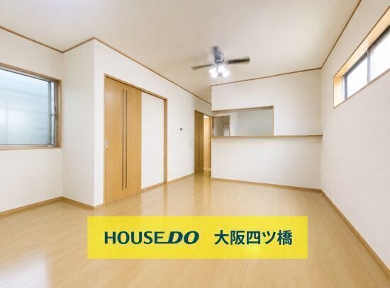 【リビング】
約16.5帖の広々LDKで、3面に窓があるため明るく開放的な空間です♪
※AIによる家具消し修正済み※