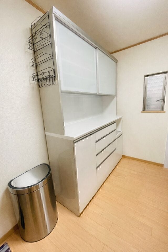 収納を置いてもゆとりのあるキッチンスペースです♪
※AIによる家具消し加工済み