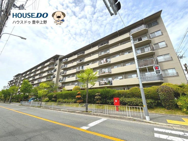 北大阪急行南北線「箕面船場阪大前駅」まで徒歩6分と通勤、通学に便利な場所に位置し、買物施設も徒歩圏に揃っています。