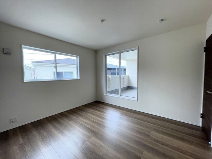 ◇洋室◇ 同仕様
2面採光のお部屋は明るく風通しが良いです♪
収納もしっかり出来ますよ!
