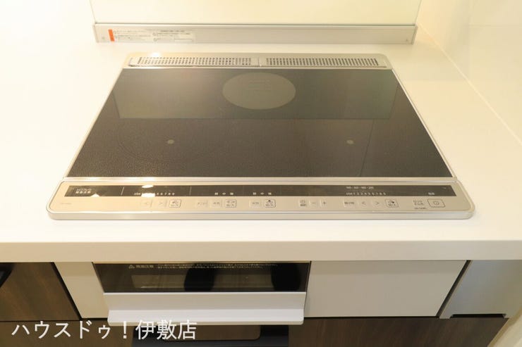 【IHクッキングヒーター(同仕様写真)】
火を使わないので、小さなお子様にも安心♪お手入れもさっとひと吹きです。