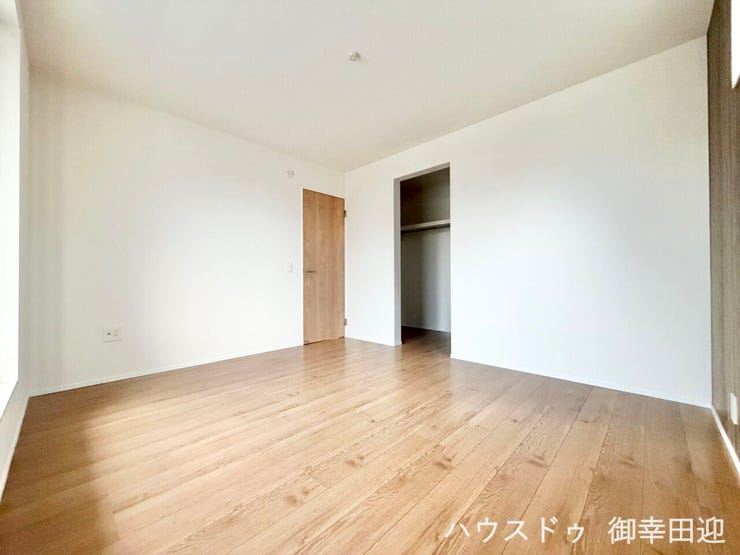 ■2階7帖洋室■心からリラックスできる静けさ、上質な眠りで、毎日をリセットします。明日への活力を養う空間です。