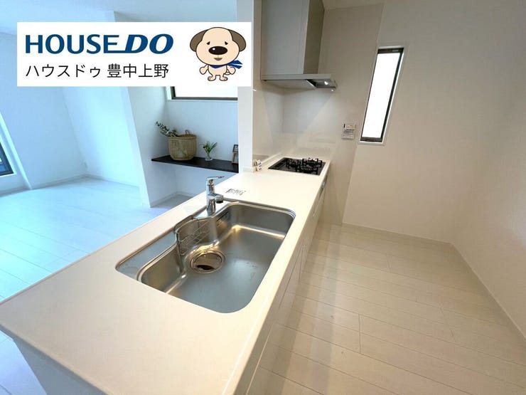 食洗機付きのカウンターキッチンが、毎日の家事をやさしくサポート。家族の時間が心地よくなるキッチンです。