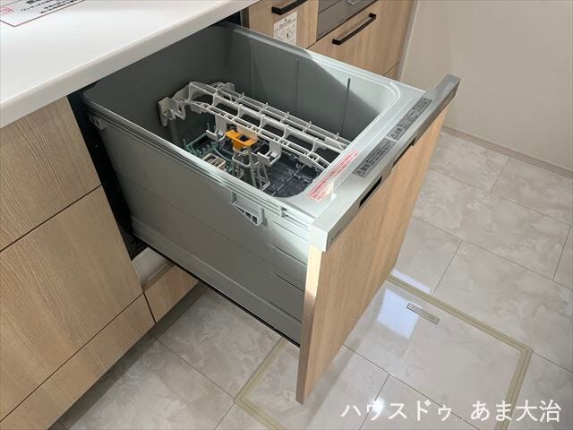 家事の負担を軽減できる食洗器付き。