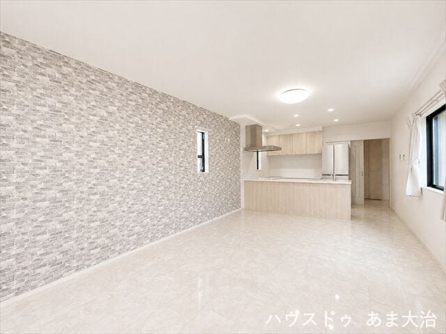 三面採光LDKは一日中明るく、実際の広さ以上に開放感を感じられる理想的な空間ですね。
※居住中につき一部画像の加工を行っております
