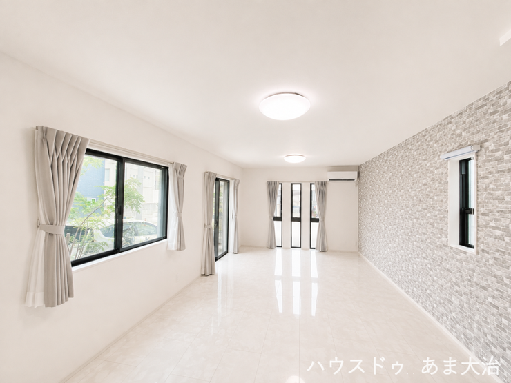 三面採光で明るさと風の通りを期待でき、心地のいい空間。自然と家族が集う空間となりそうですね。
※居住中につき一部画像の加工を行っております