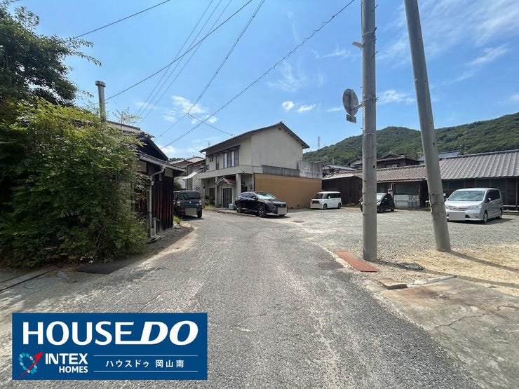 【お車の出し入れもスムーズな前面道路】
前面道路はすっきりとしており、お車の出入りやすれ違いもスムーズにおこなえます!毎日の通勤や休日のお出かけ、ご家族の送り迎えも快適な住環境です♪