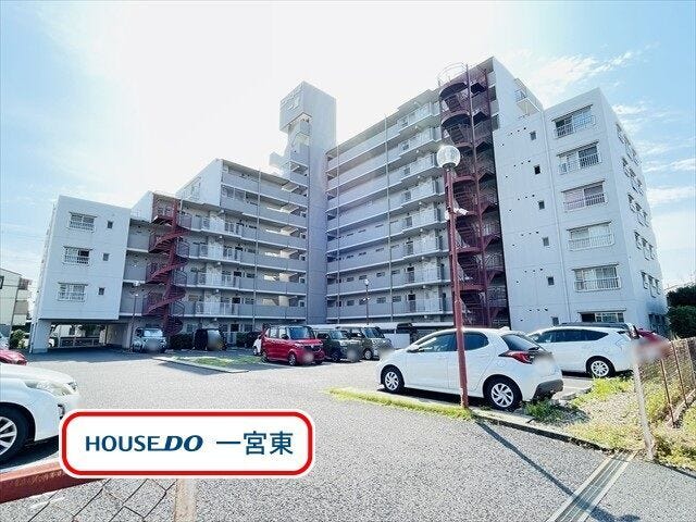 【外観】
JR東海道本線 「尾張一宮」 駅 徒歩33分、
学区:貴船小学校 徒歩13分、
北部中学校 徒歩17分、
1990年築9階建ての中古マンションです。