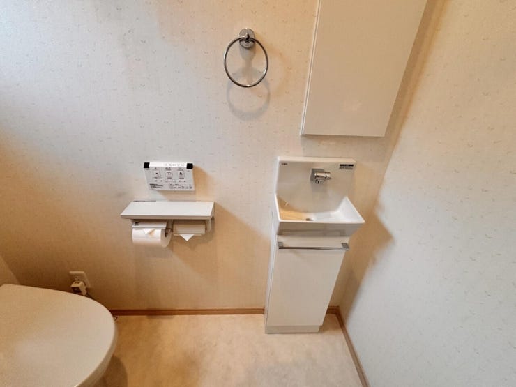 室内(2026年8月)撮影
◎現地案内予約受付中!◎
1階のトイレには手洗い器を備えており、使用後すぐに手が洗えて衛生的です!