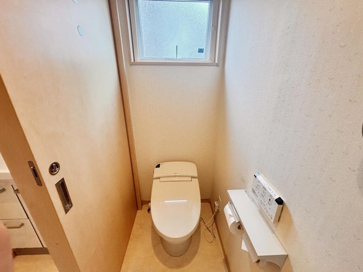 室内(2026年8月)撮影
◎現地案内予約受付中!◎
トイレは各階にあるため利用が重なる朝の混雑を防ぐのはもちろん、過ごしている階で階段を移動する手間なくトイレが使える利便性が魅力です♪