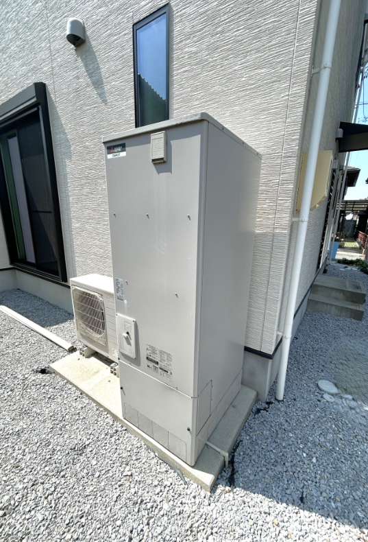 エコキュートです。当物件はオール電化住宅となっています。