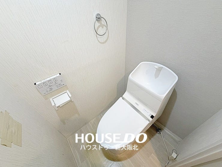 ■年中いつでも快適にご使用いただける温水便座付きトイレ!
■壁掛けリモコンがついているので操作もスムーズです!