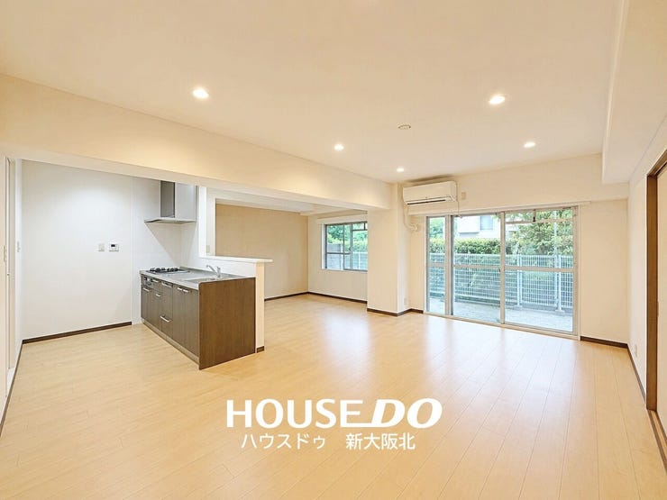 【外観】
■広々としたリビングは2面の窓から光が入り明るく開放的な空間です!
■家族みんながゆったりくつろげる空間になりそうですね♪