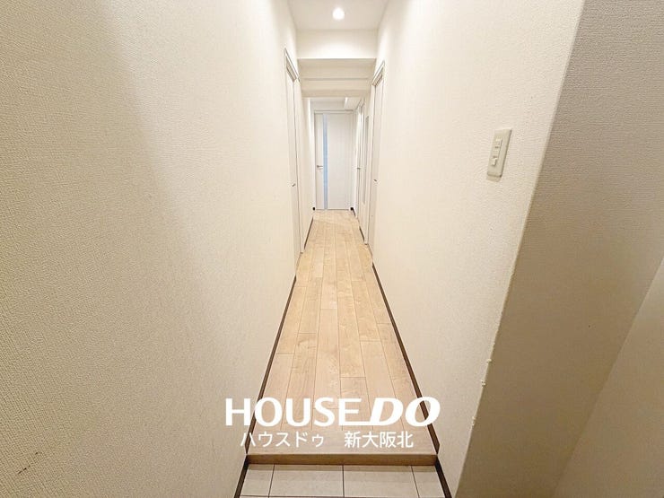 ■玄関から各居室へつながるすっきりとした廊下!
■明るい内装で、住まい全体に清潔感のある印象を与えます♪