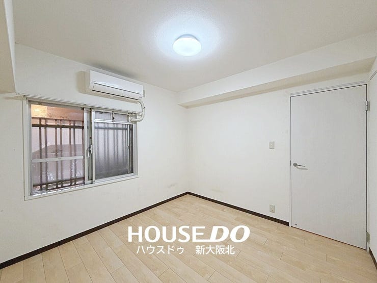 ■白い壁とナチュラルな木目調の床の組み合わせがシンプルで落ち着いた雰囲気の室内です!
■お部屋のコーディネートもしやすいですよ!
